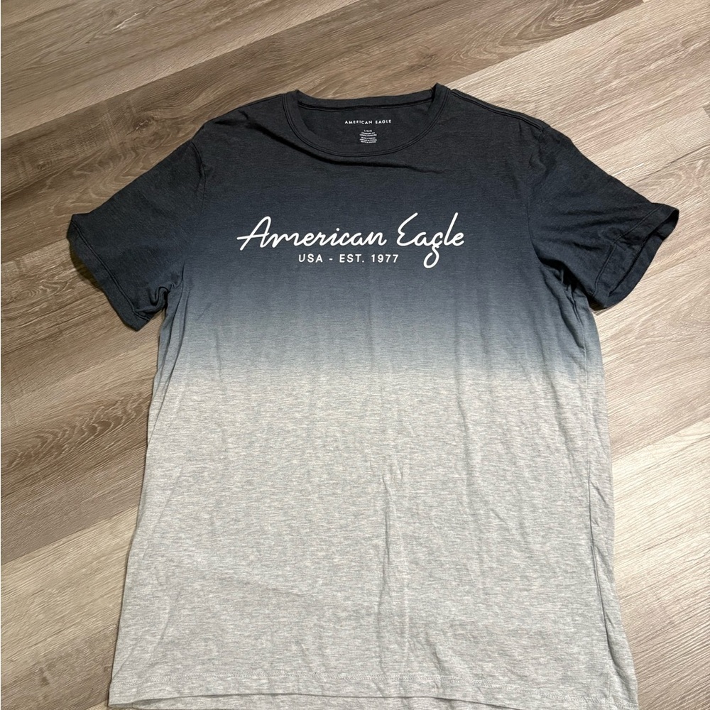 American Eagle Gradient Graphic T-Shirt in Gray to Blue Ombré